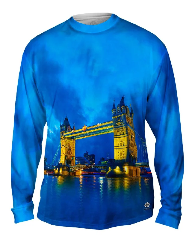 Cozy Jackets Tower Bridge London Twilight