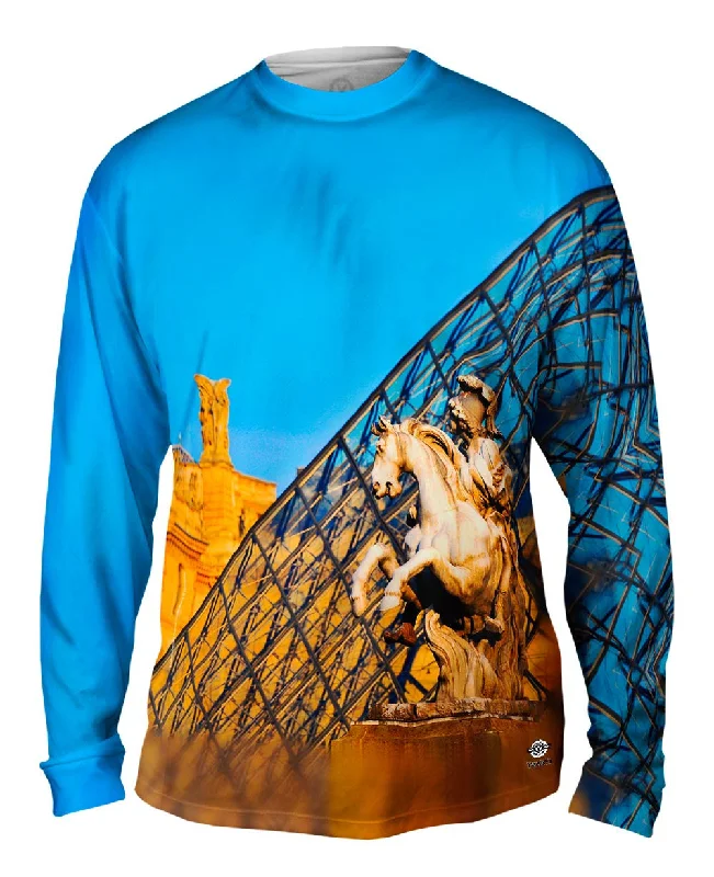 Trendy Tees Louvre Statue Rising