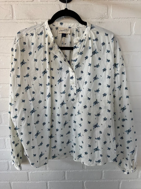 Layered Outfits Top Long Sleeve By Universal Thread In Blue & Cream, Size: M
