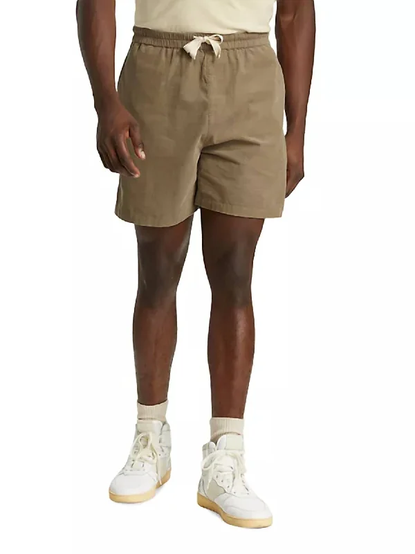 Easygoing Wardrobe Light Weight Cord Shorts In Dark Beige