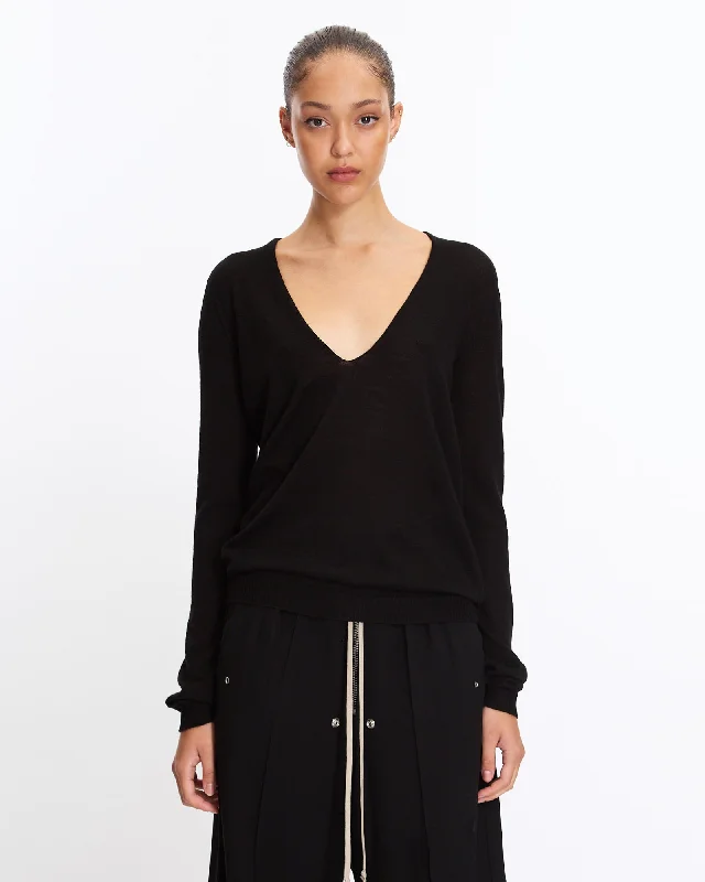 Designer Casuals V-Neck Pull Knit
